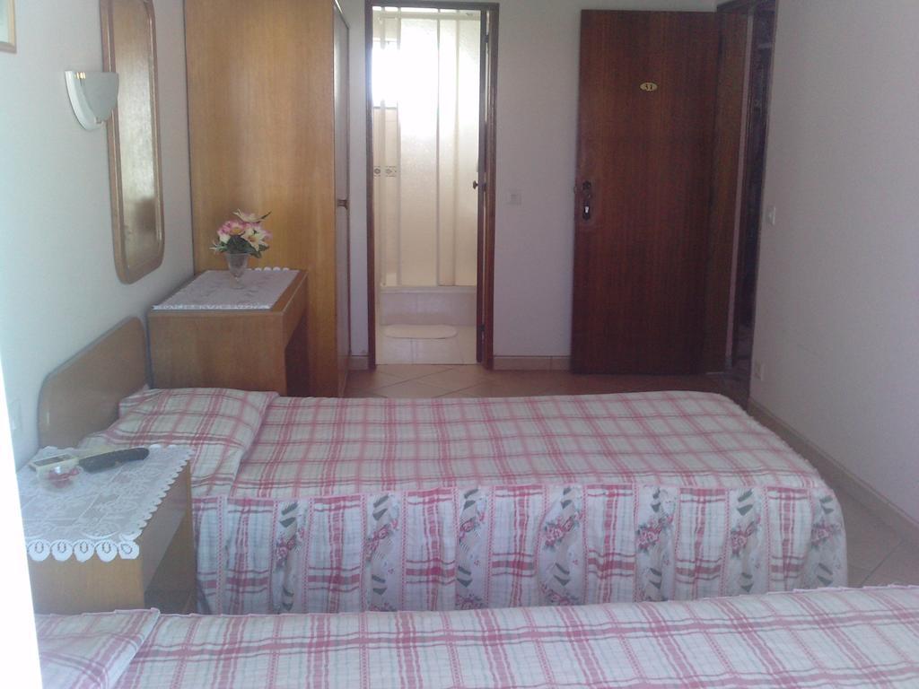 Bed and Breakfast Residencial Nosso Paraiso Куартейра Номер фото